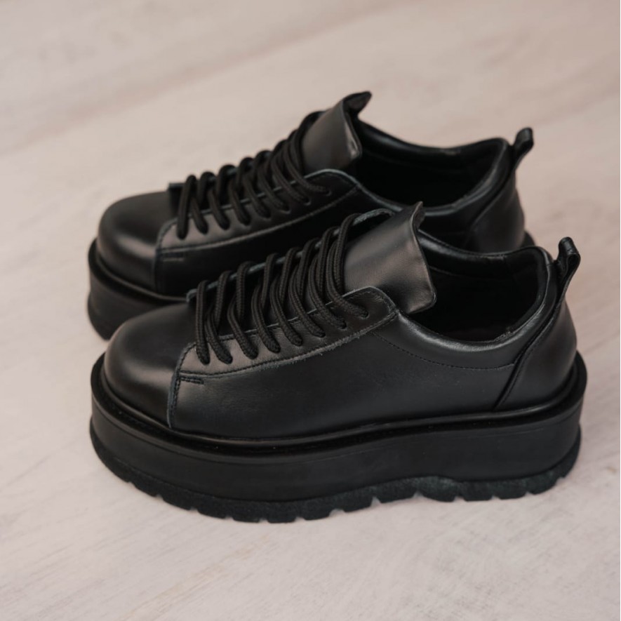 *. Sneakers - Medellin - Black - Basic